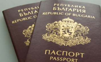 Трое человек задержано в Болгарии за изготовление поддельных паспортов и дипломов