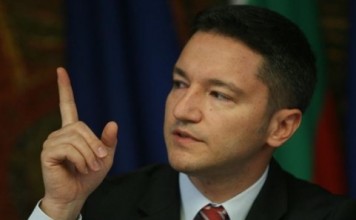 Болгария. Кристиан Вигенин: Правительство готово принять болгар, убежавших из Украины